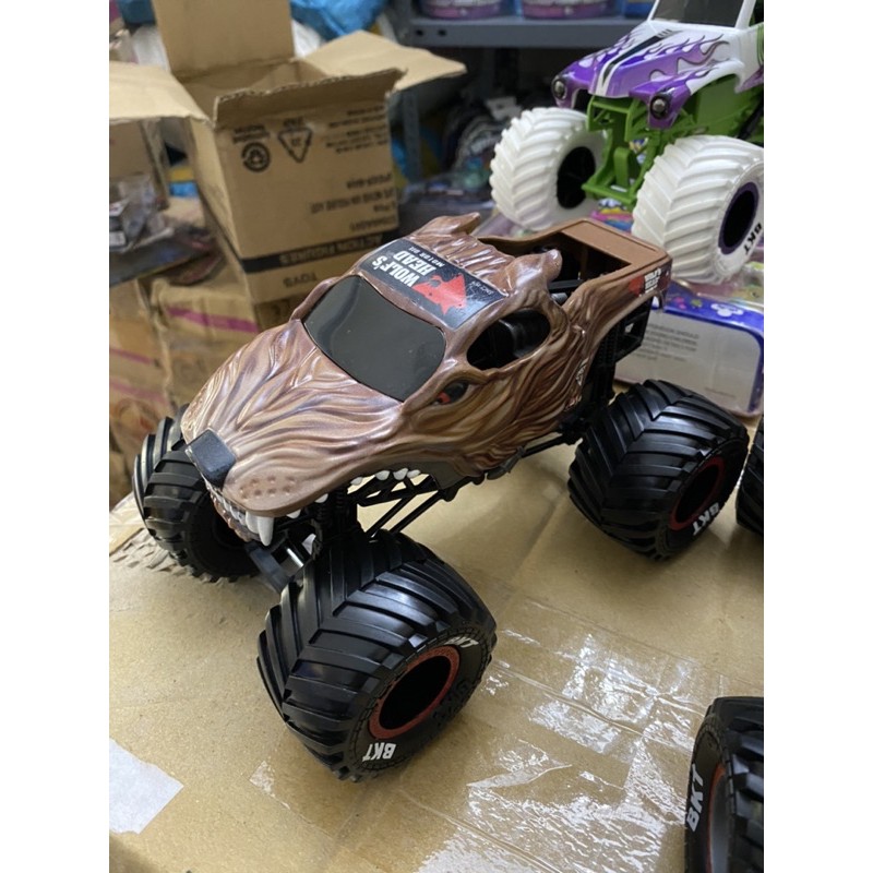 Đồ chơi trẻ em VNXK Xe mô hình Monster Jam làm từ lốp BKT thật, size 1:24. Kid toys made in Vietnam