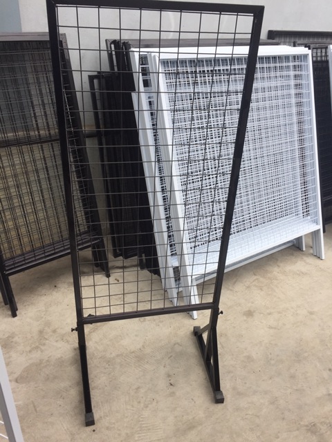 Lưới treo phụ kiện cao 1.4m*50cm có chân