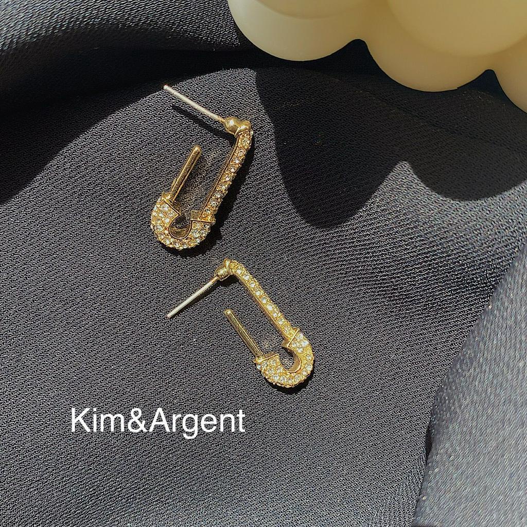 Khuyên tai khảm kim cương giả phong cách tinh tế sang trọng