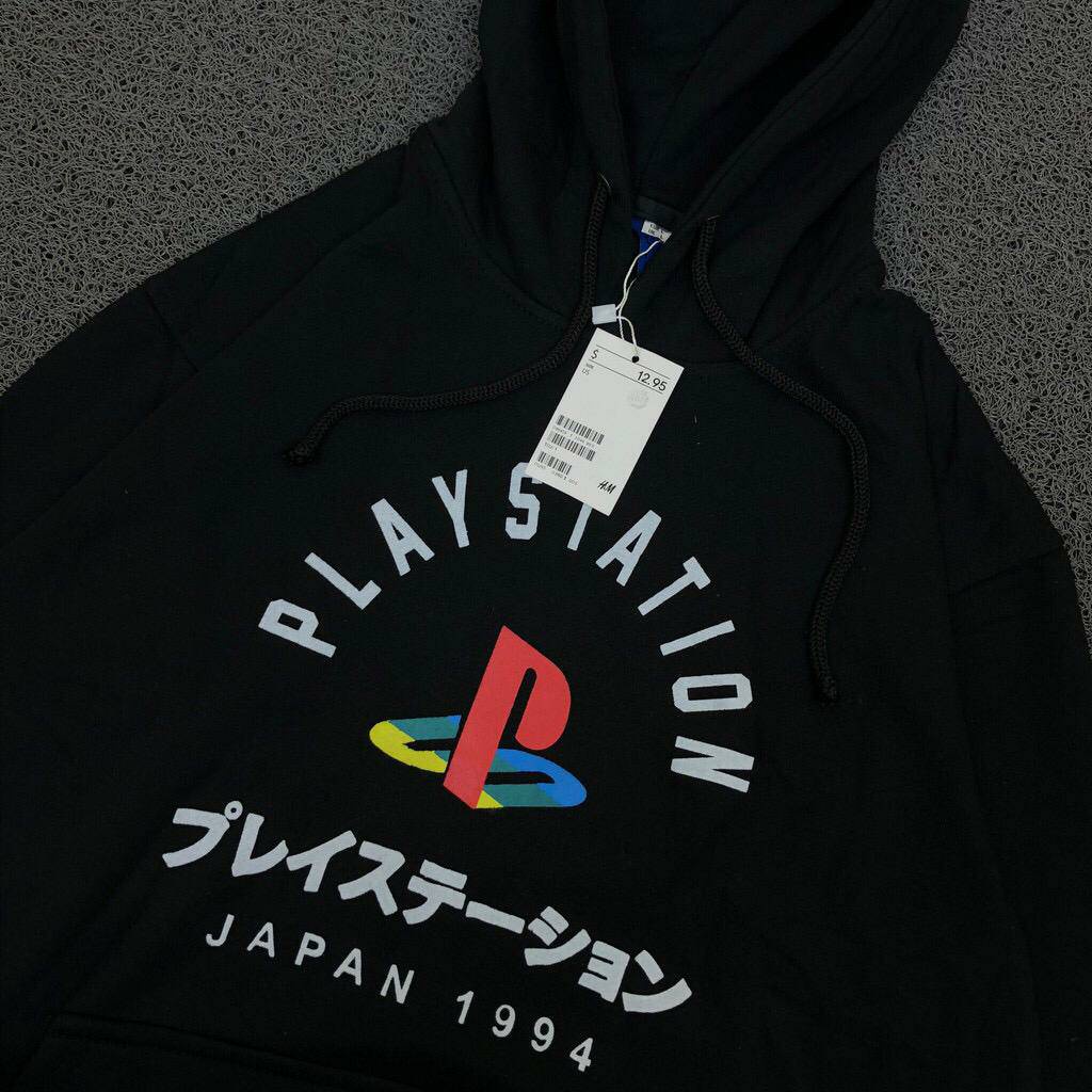 H & m Áo hoodie chui đầu in logo playstation màu đen phong cách Nhật Bản và Châu Âu