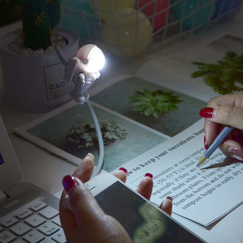 Đèn LED Ban Đêm Mini Hình Nhà Du Hành Vũ Trụ