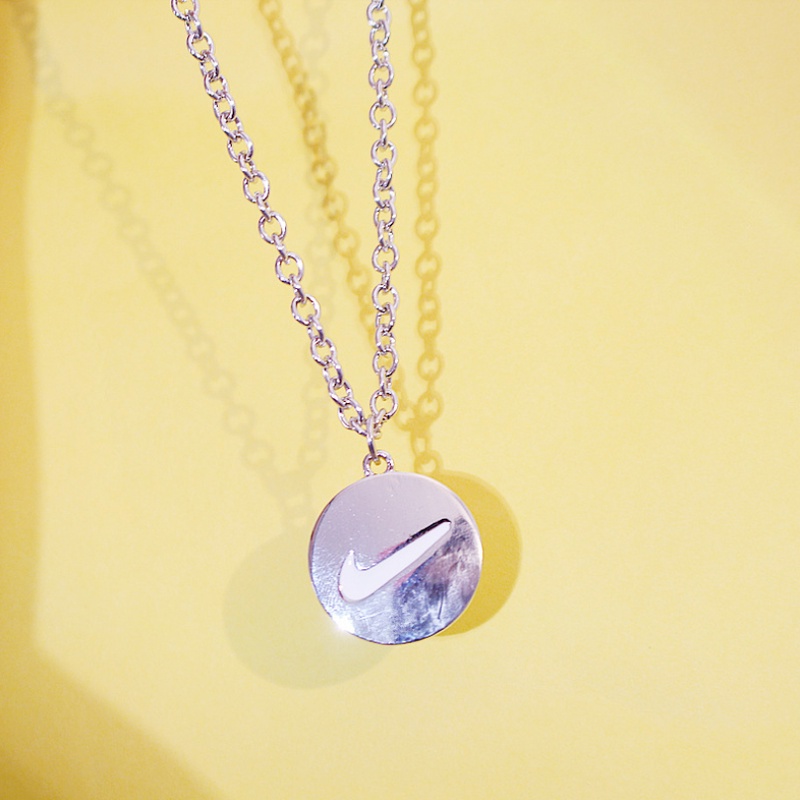 Dây chuyền mặt tròn khắc logo Nike bằng thép không gỉ kiểu dáng giản đơn sành điệu