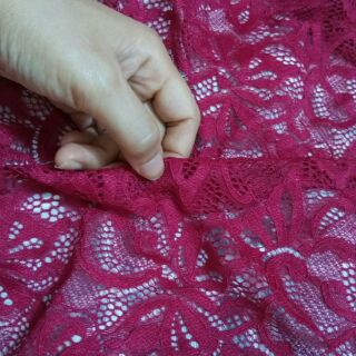 Vải ren chun mềm màu đỏ đô tươi nhập khẩu Hàn Quốc