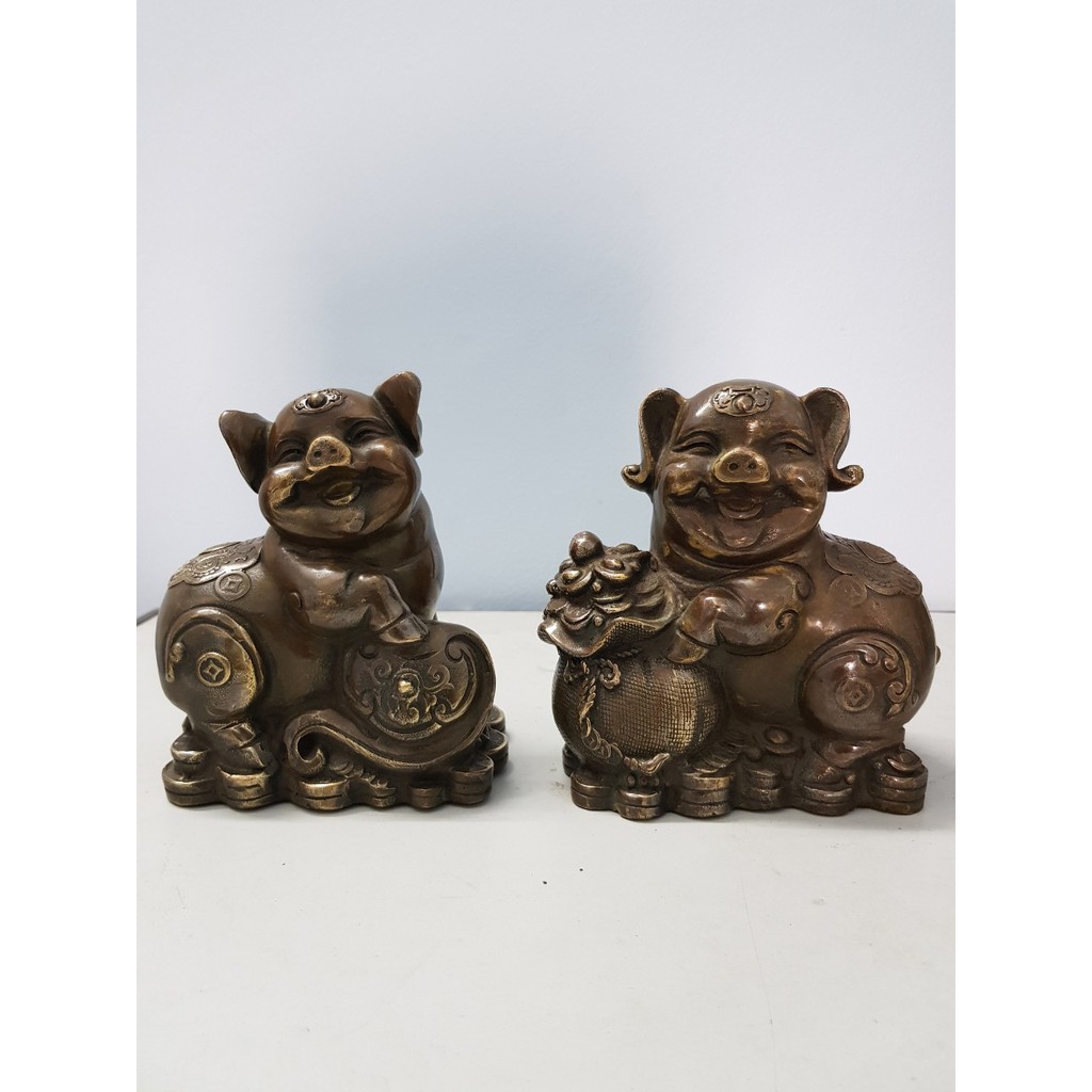Đôi heo đồng ôm gậy như ý và hồ lô