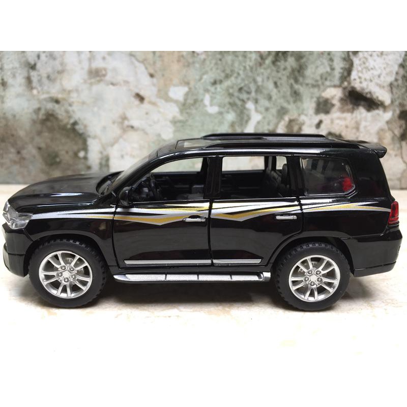 Mô hình xe ô tô TOYOTA  Land Cruiser 1:32