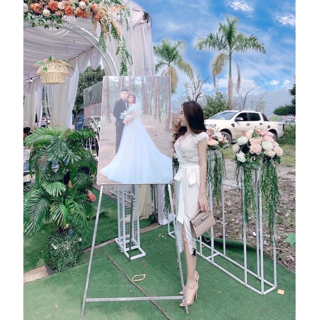 Đầm dự tiệc ren xẻ tà cổ tim dáng dài màu trắng sang chảnh V11 | BigBuy360 - bigbuy360.vn