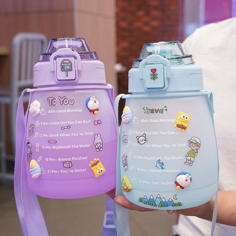 Bình Nước 1,3L Có Sticker Dán Dễ Thương Nhiều Màu Tiện Lợi(giao hàng ngẫu nhiên)