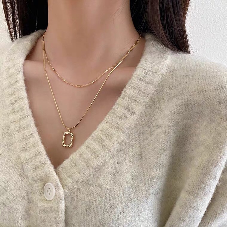 Vòng Cổ Dây Chuyền Hai Lớp Ngắn Màu Trắng Phong Cách retro Hàn Quốc Cá Tính Dễ Phối Đồ Cho Nữ