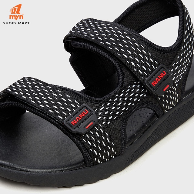 Sandal Nanu Nam mã F4 all black quai ngang họa tiết trắng