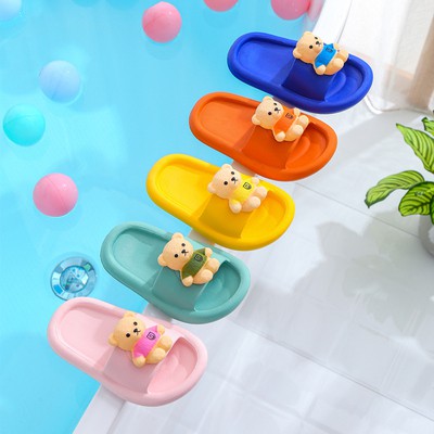 Dép Trẻ Em Bằng Nhựa PVC Đế Mềm Đính Gấu Hoạt Hình Ba Chiều Dễ Thương