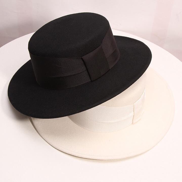 Mũ Dạ Tròn Tag Chữ Siêu Sinh