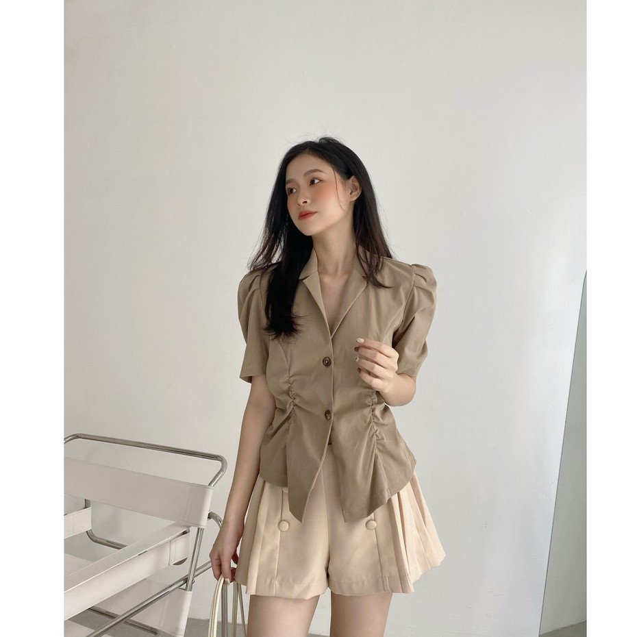 YU CHERRY | Áo nữ cầu vai phồng chiết eo nút gỗ cổ sơmi Wrap Line Blazer YA390