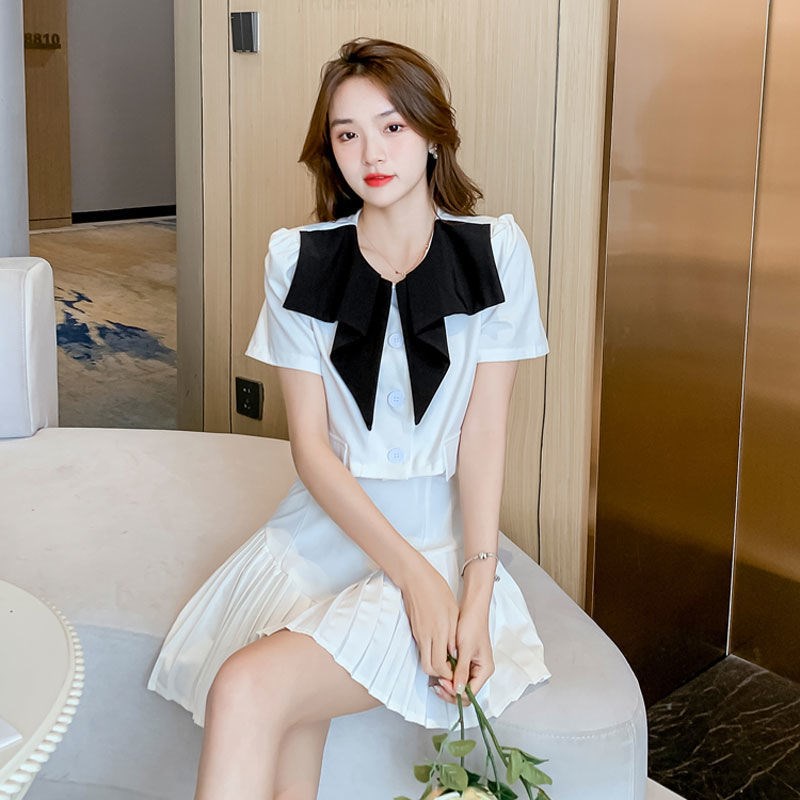 Set bộ nữ, set bộ chân váy xếp ly áo kiểu cổ newtrend màu trắng đen SKUS-92A