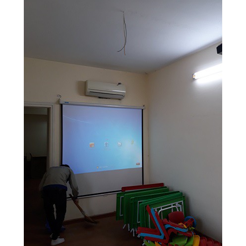 Màn Chiếu Treo Tường 70 inch ( 1m25 x 1m25). Màn chiếu treo tường kéo tay hãng dalite bền đẹp, chống mốc