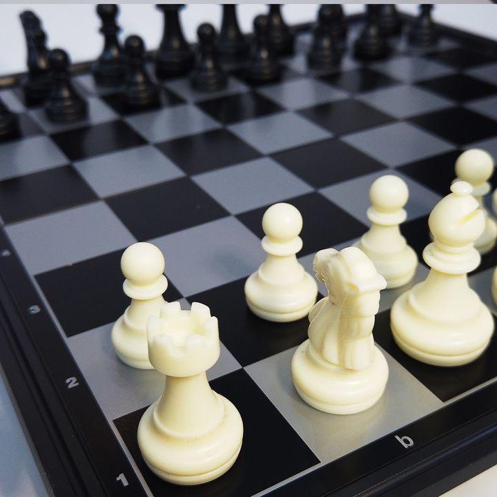 Bàn Cờ Vua Cao Cấp Thi Đấu Quốc Tế - Trò Chơi Đấu Trí Lên Chiến Thuật Đỉnh Cao