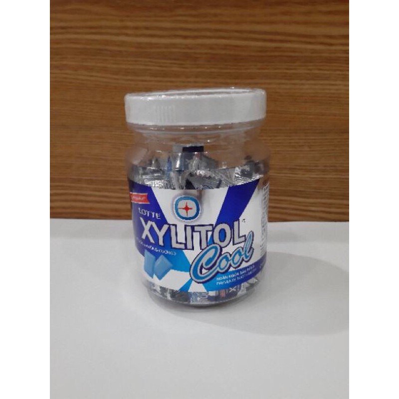 Hũ kẹo Gum không đường Lotte Xylitol ngăn ngừa sâu răng 275,5g