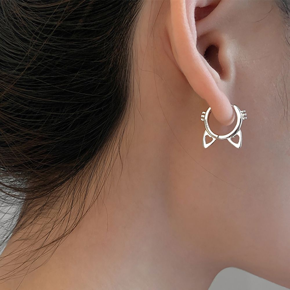 Khuyên tai bằng đồng hình chân mèo thiết kế dễ thương cá tính cho nữ