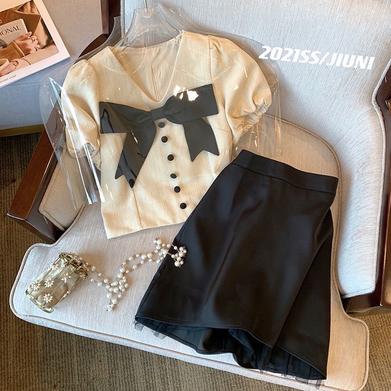 Bộ áo đính nơ + chân váy ngắn thời trang xuân hè 2022 cho nữ có bán lẻ