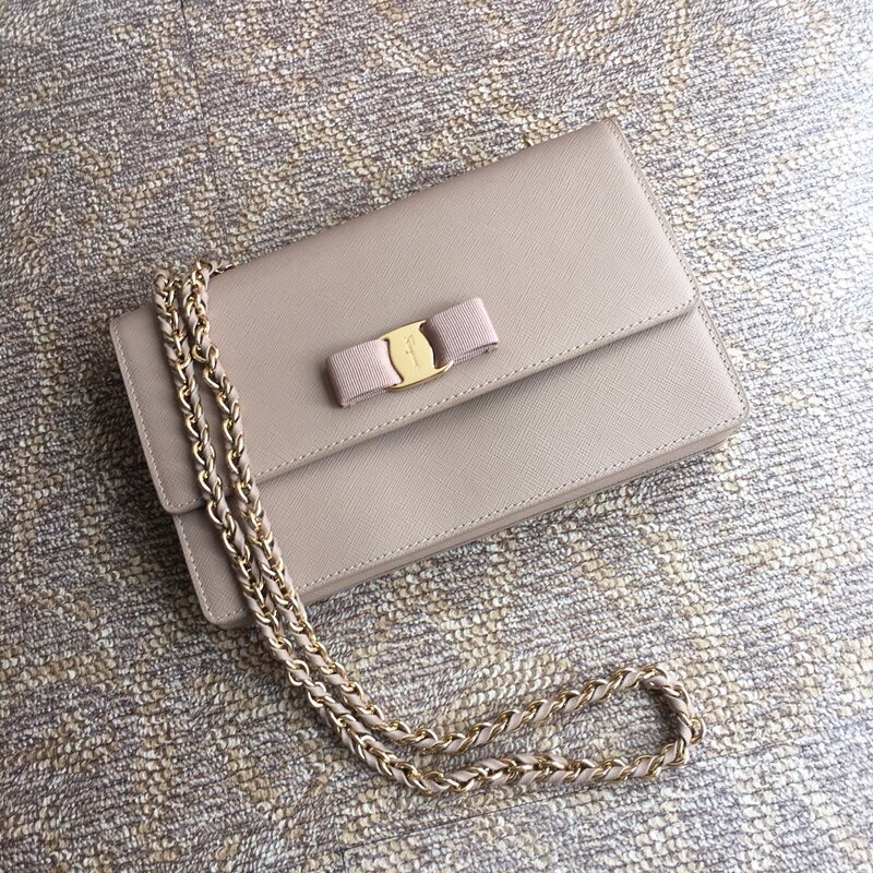 Túi đeo chéo nữ mẫu mới thương hiệu Salvatore Ferragamo cao cấp da thật hàng vip 1-1