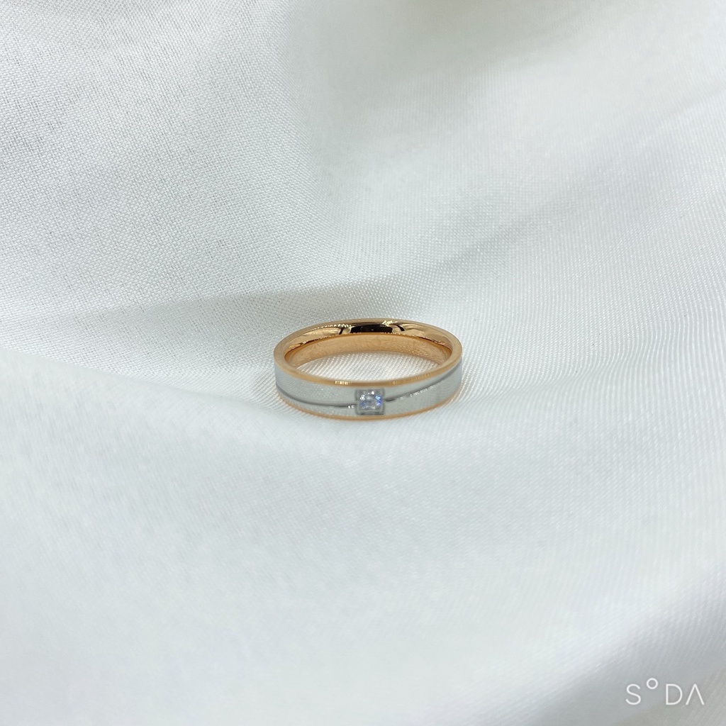 [FreeShip] Nhẫn nữ Titan rãnh xiên đính đá J4-209 - CAM KẾT KHÔNG BAY MÀU