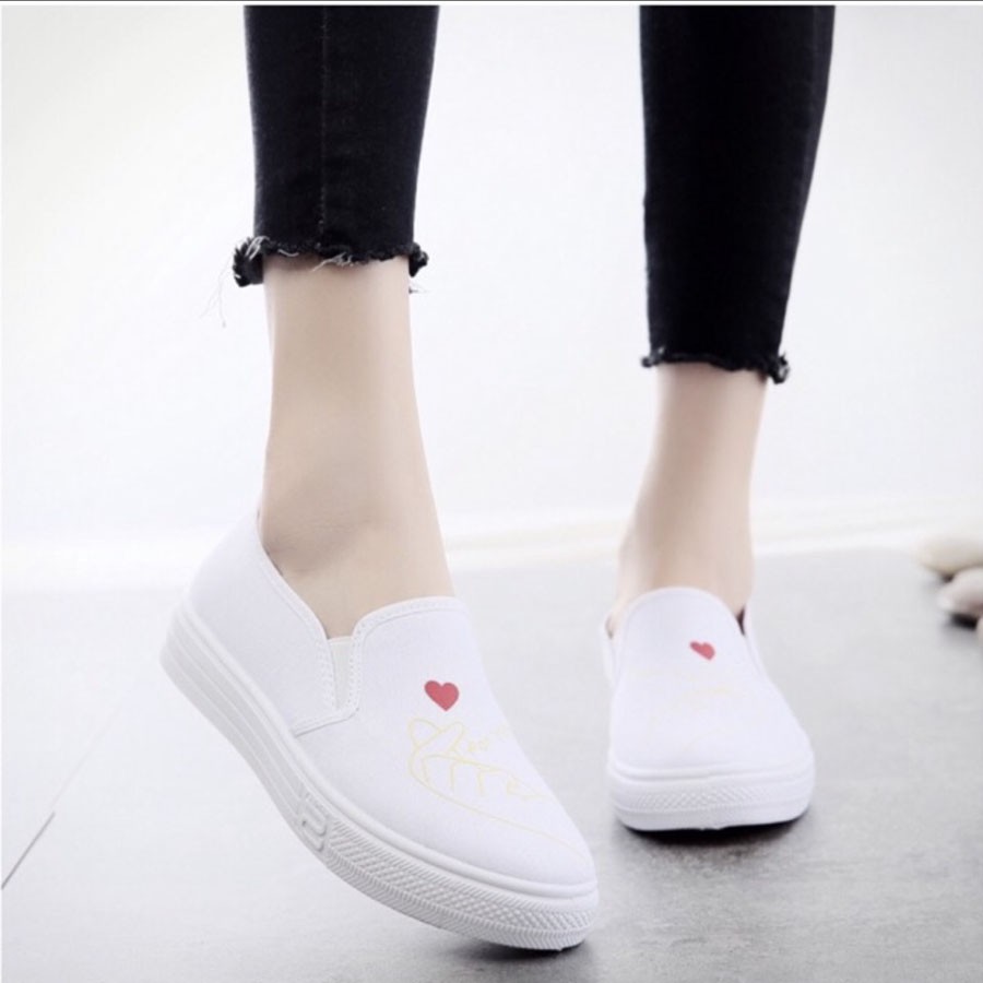 Giày slip on thả tim màu trắng Koin VV202