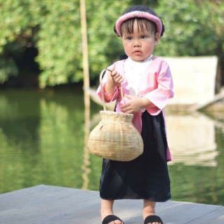 Áo tứ thân cho bé