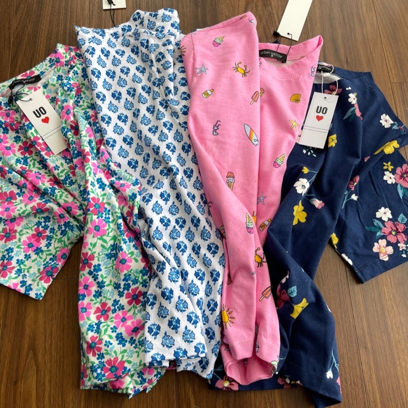 Áo thun hoa nhí Floral Tee UO 🌈 • Storenyy