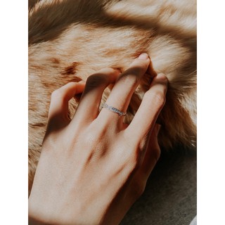 Nhẫn đá họa tiết uốn chéo thời trang