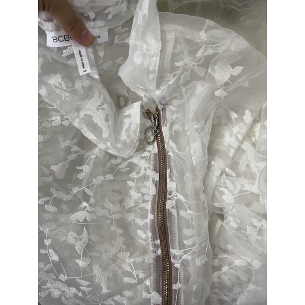 ÁO KHOÁC ORGANZA THÊU BCBGGG