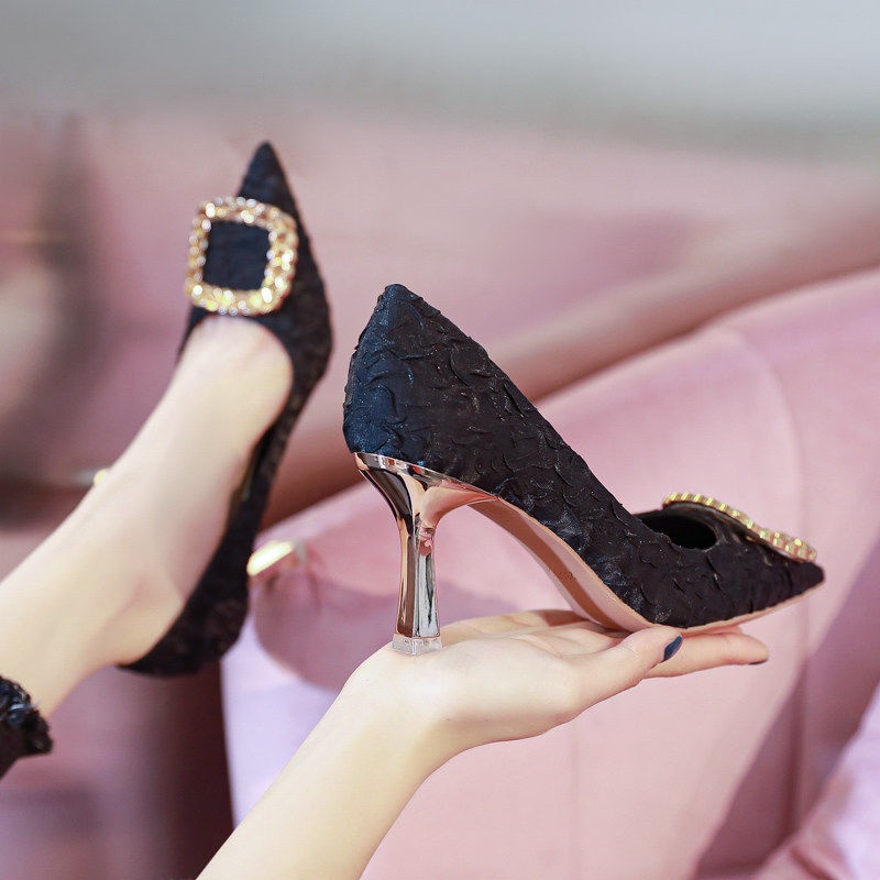 Giày cao gót kiểu dáng thời trang cho nữ