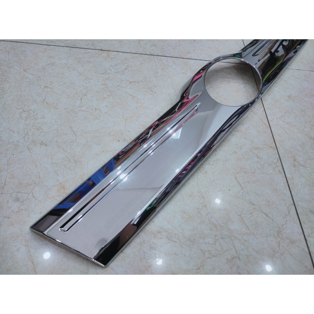 Ốp tay mở cốp xe Toyota Raize đời 2021 - 2022 mạ crom sáng bóng
