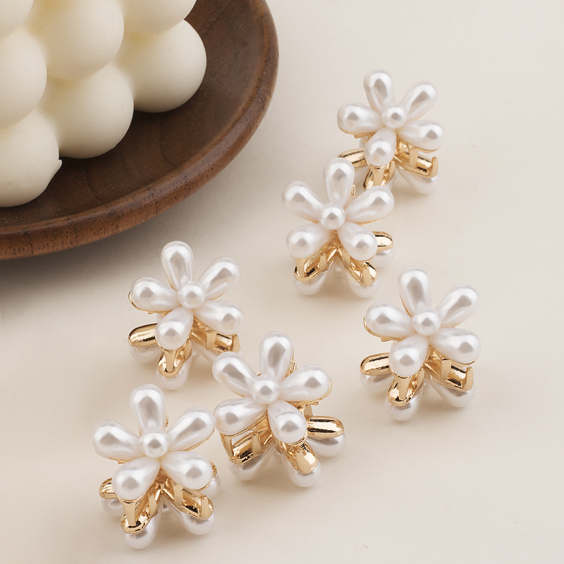 Kẹp tóc We Flower hình hoa đính ngọc trai giả phong cách thời trang cho nữ