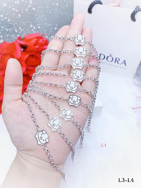 Lắc tay cho bé yêu tuổi hợi , cắt laze siêu xinh chuẩn bạc ta