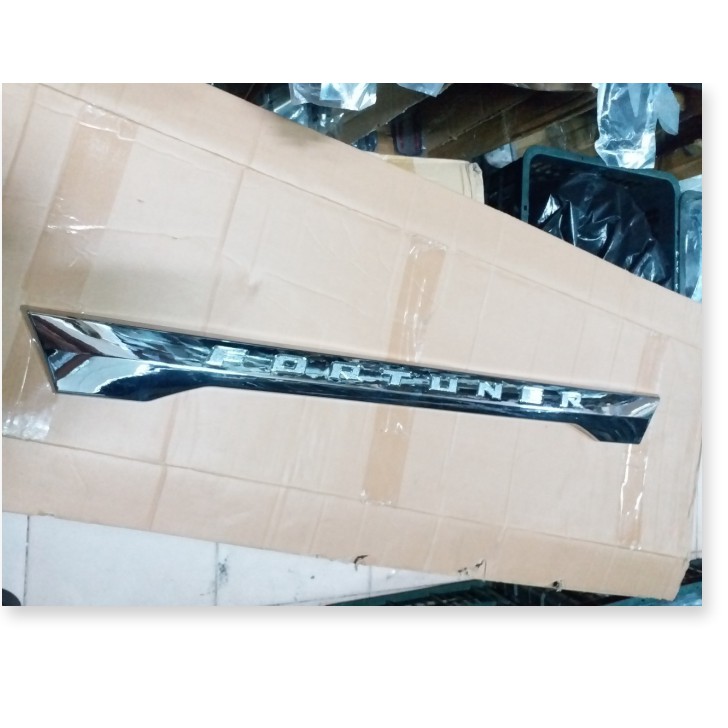 Ốp tay  cốp xe Fortuner 2012-2015