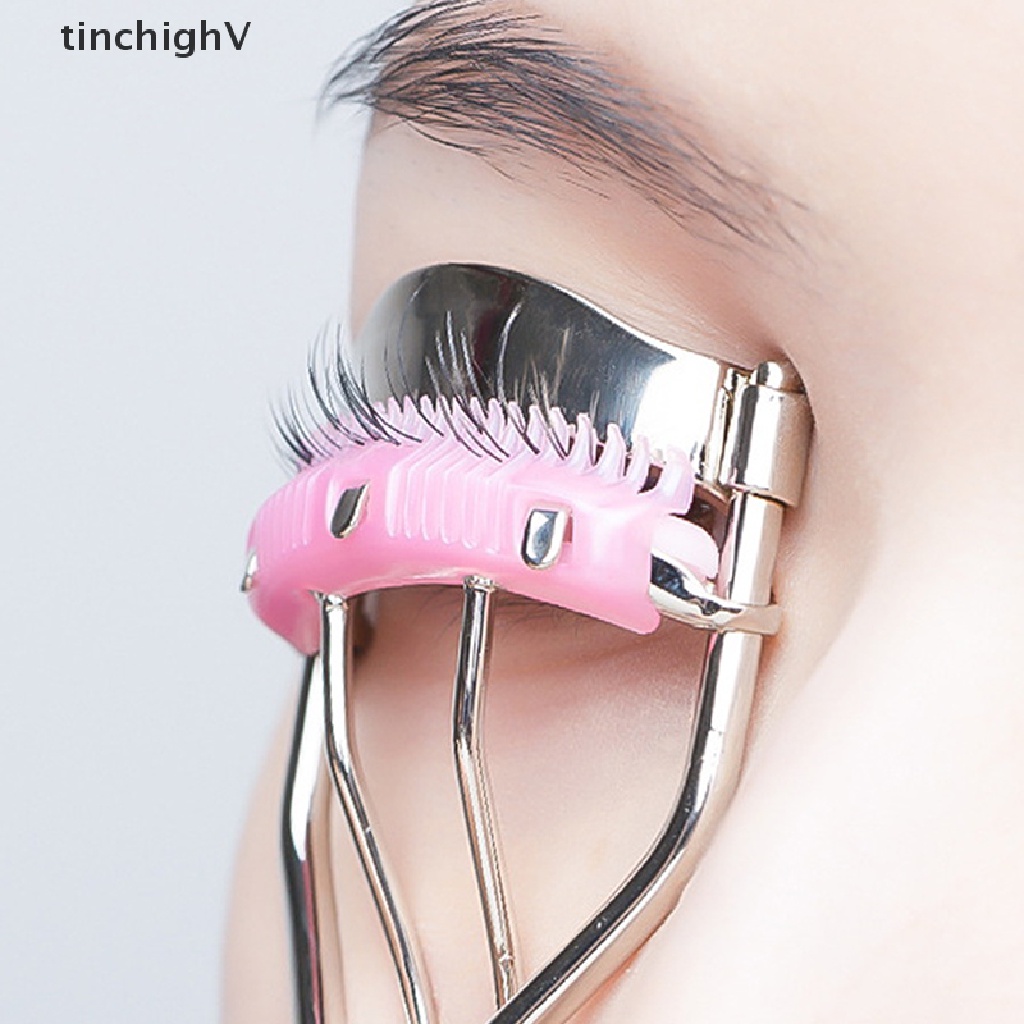 1 Dụng Cụ Bấm Cong Mi Tích Hợp Lược Tiện Dụng