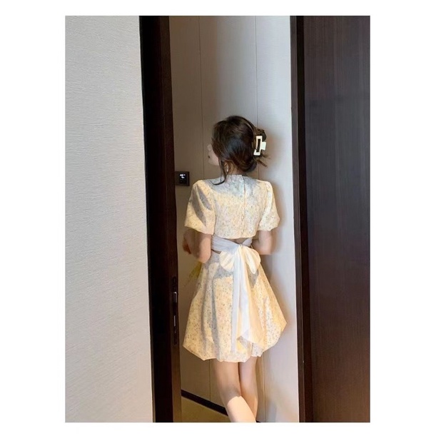 Váy hoạ tiết hoa nhí tiểu thư cổ vuông sau lưng buộc nơ phong cách hàn quốc 2022