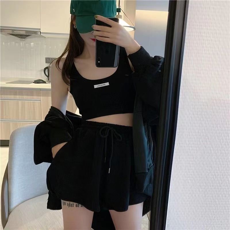 Bộ đồ COZOKC gồm áo hoodie và quần short lưng cao phối áo hai dây phong cách thể thao năng động