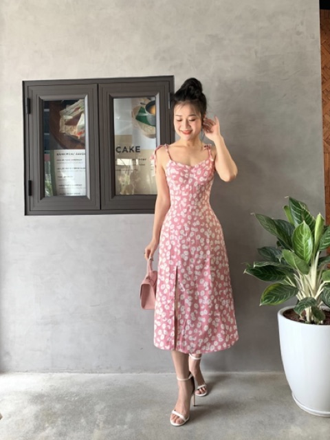 Váy hoa cúc 2 dây xẻ tà