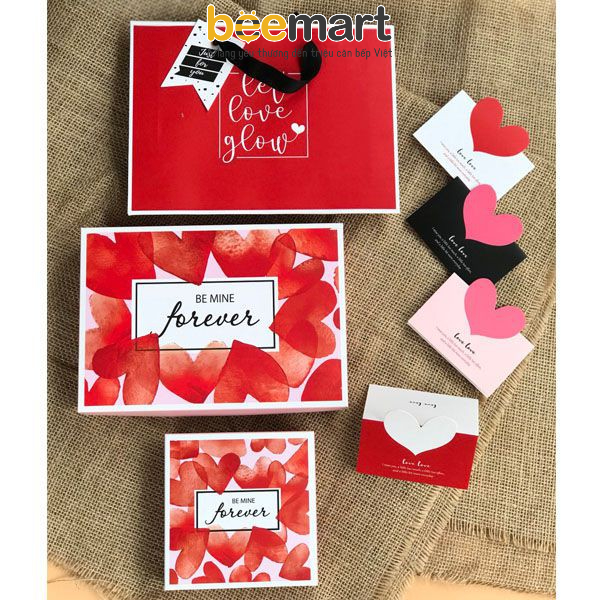 Hộp socola 24 viên Be Mine Forever (tim nhỏ)