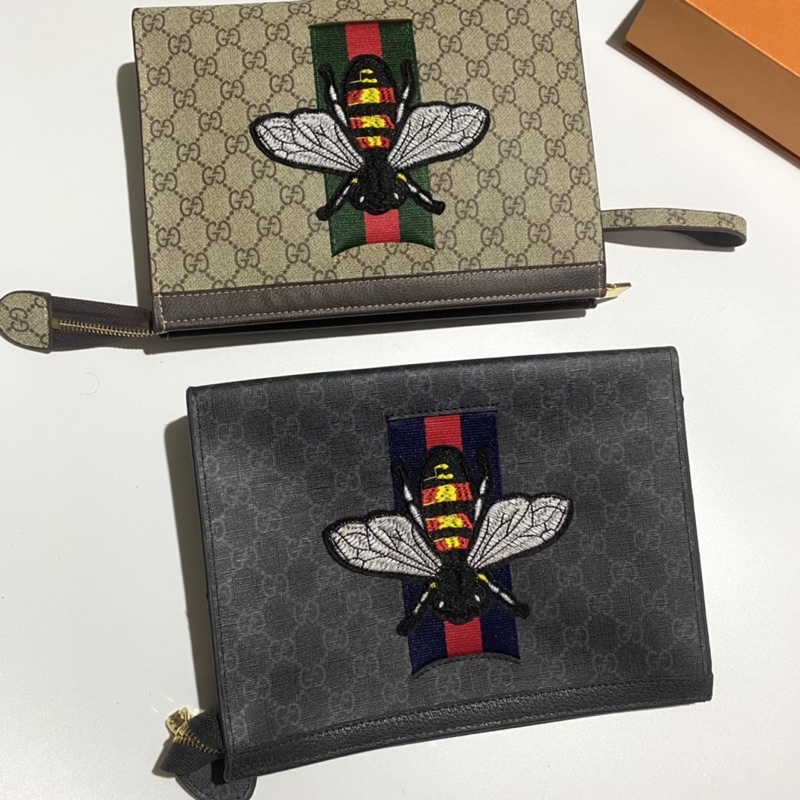 Ví kẹp nách, cầm tay gc da lộ dập Vân thêu ong khoá zip hàng Fullbox.