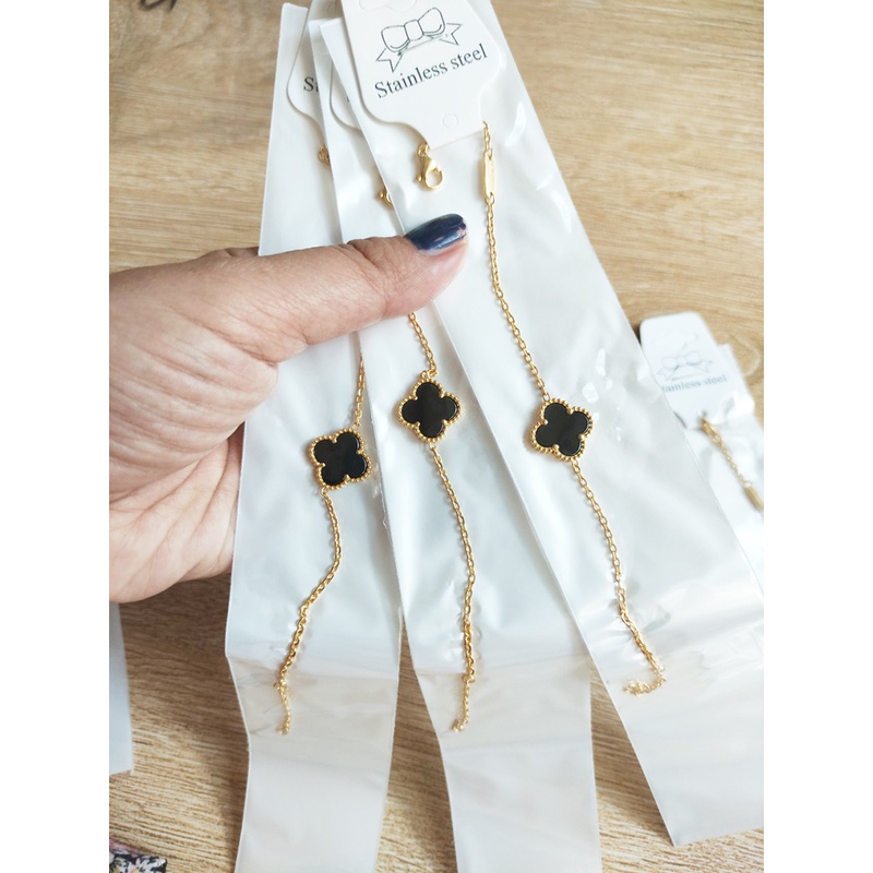 Lắc Tay Cỏ 4 Lá  Titan Ko Đen TT 4412