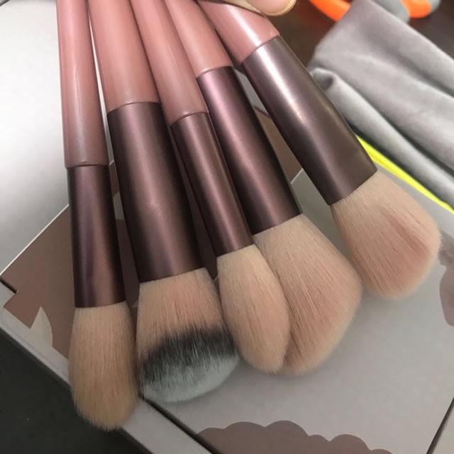 Cọ Trang Điểm Fix Hồng 13 Cây Vỡ Hộp Siêu Mềm Mại-  SOLANA