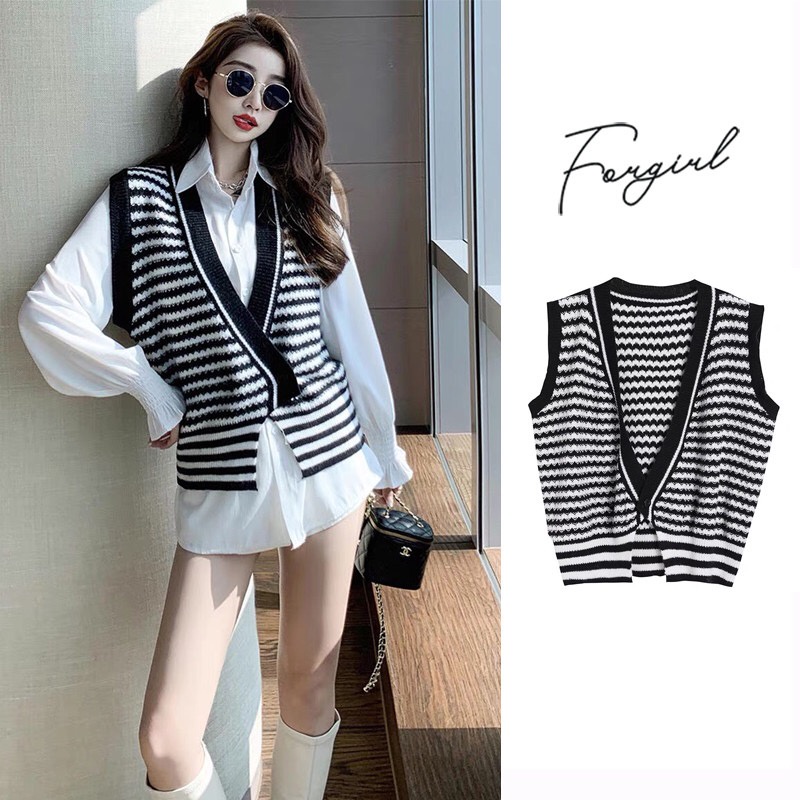 Áo gile len croptop mỏng dáng ngắn Forgirl kẻ sọc đen trắng phối viền cúc