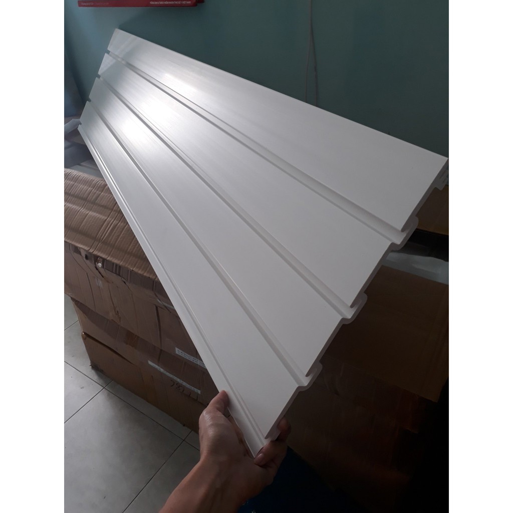 Tấm rãnh nhựa PVC treo hàng trưng bày