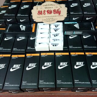 Tất Nike và Adidas