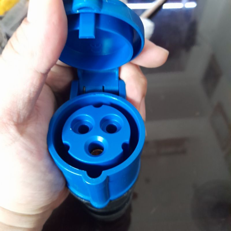 Ổ cắm công nghiệp - Ổ cắm 3 chấu công nghiệp Panasonic di động kín nước