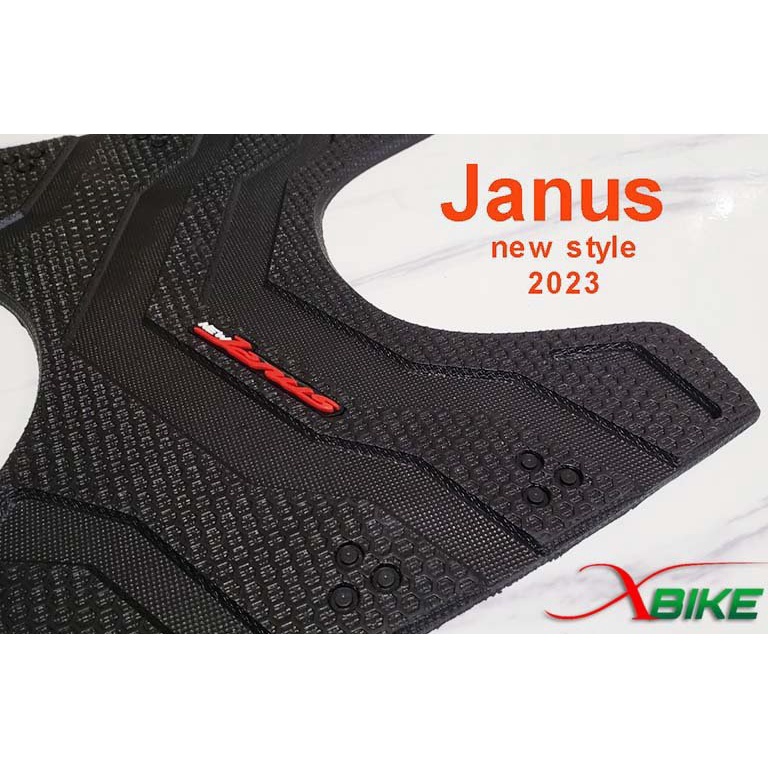 THẢM CAO SU LÓT CHÂN XE JANUS- ĐEN DÀY