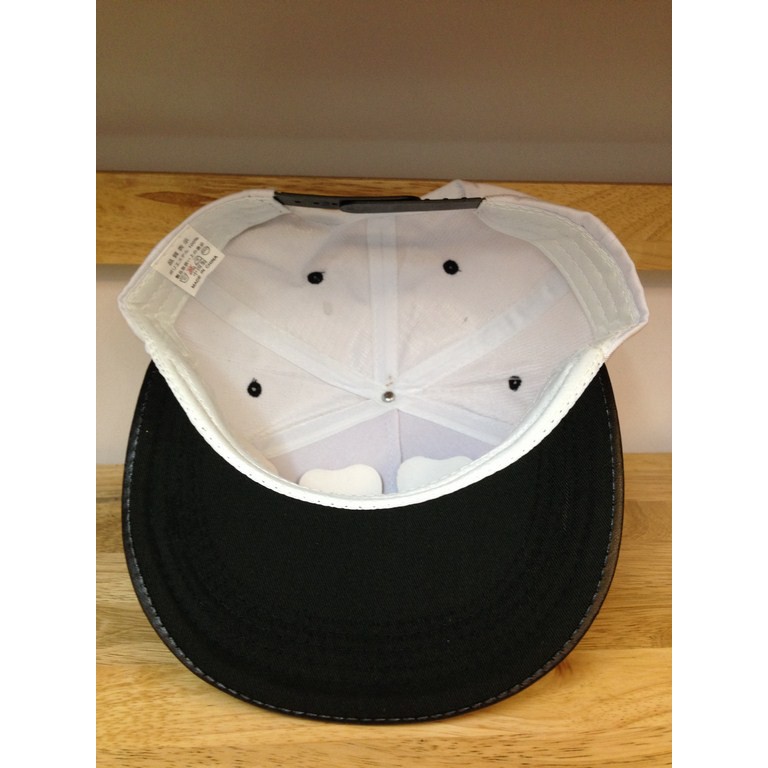 MŨ SNAPBACK PEEPS TRẮNG VÀNH ĐEN 342