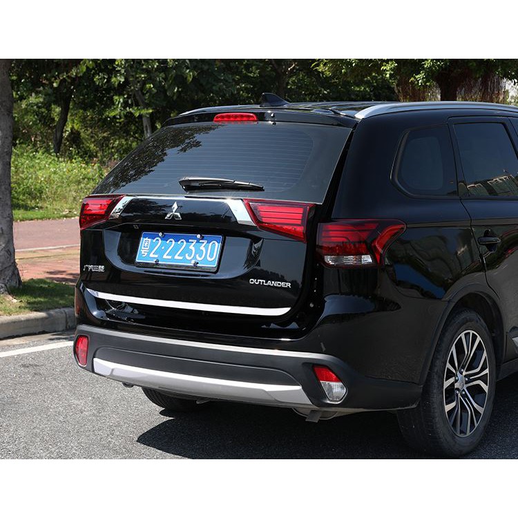 Ốp viền cốp sau Mitsubishi Outlander 2016-2021