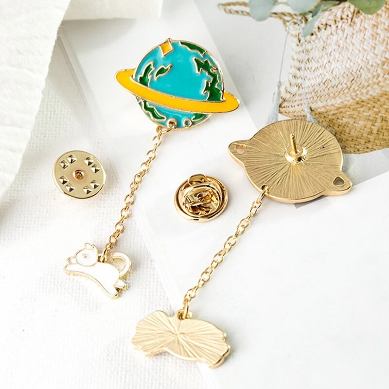 Pin cài áo hành tinh và phi hành gia phối xích độc đáo - GC002